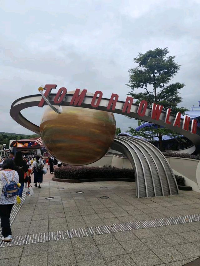 香港迪士尼樂園：夜晚的城堡投影太夢幻了