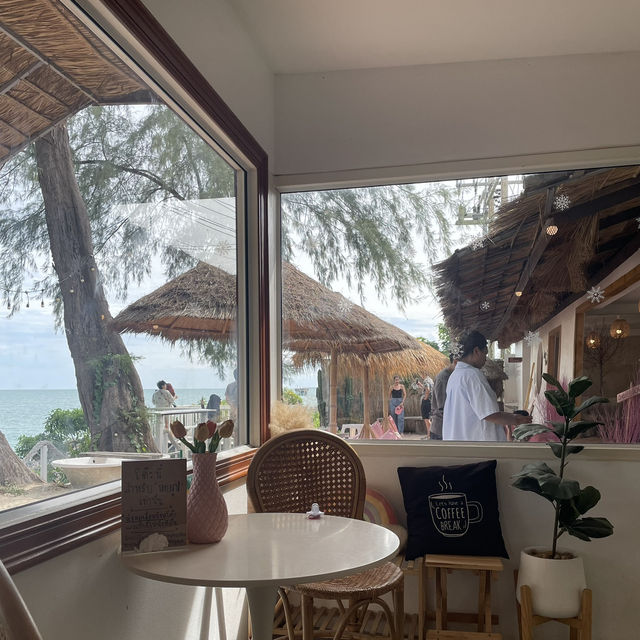 Curve Beach @สัตหีบ
