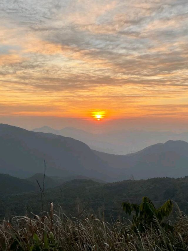 欣賞壯麗日落的理想行山路線：彎曲山