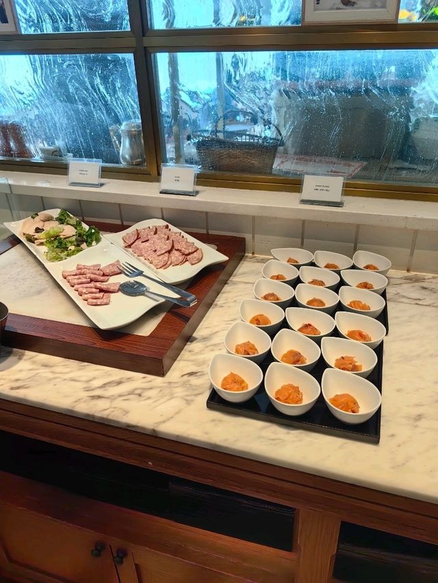 「橫濱洲際酒廊：無限供應飲品，晚上有現做Pizza」
