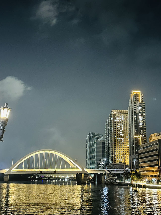 Downtown lovers' esplanade 