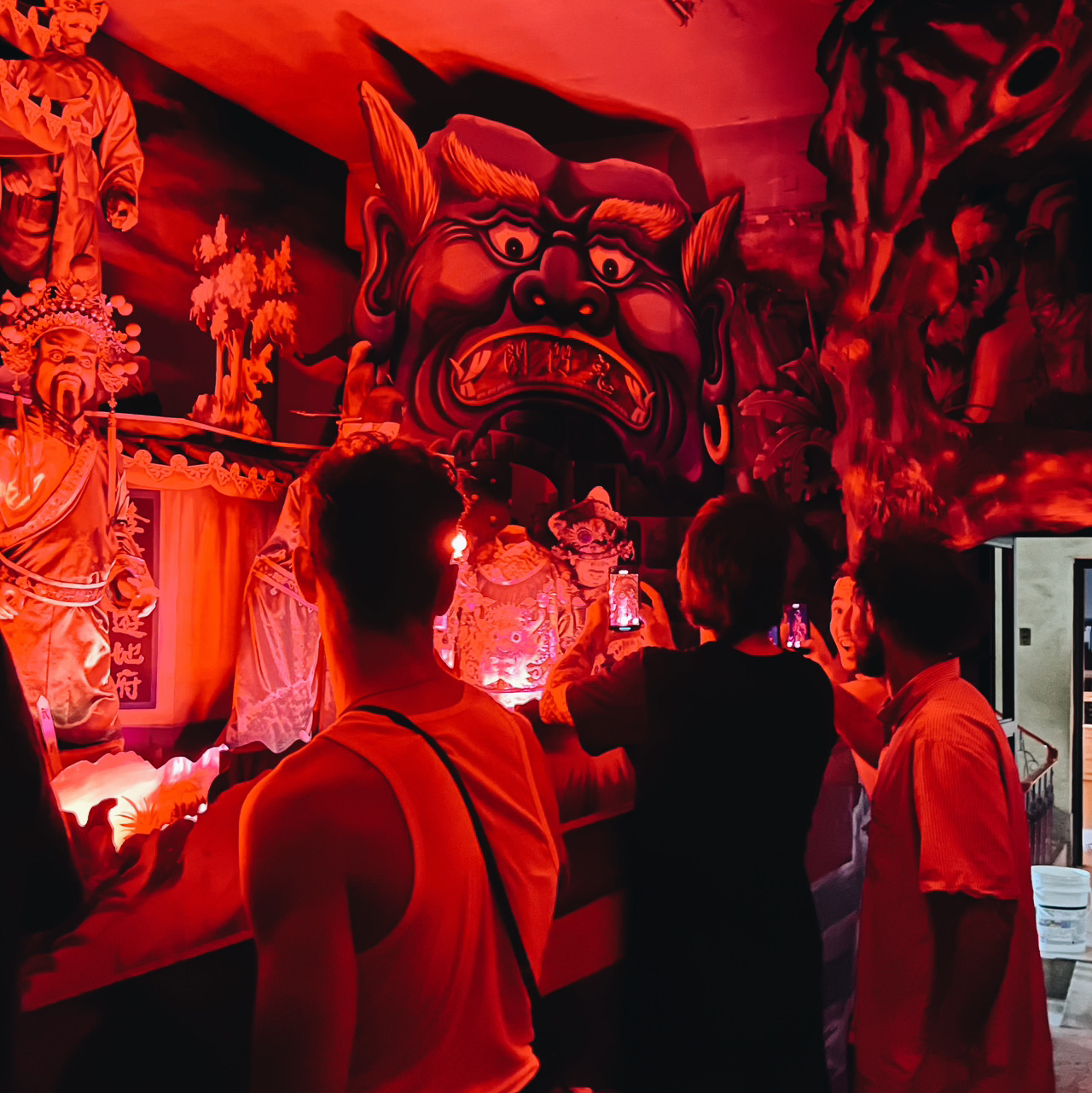 Taking the Spaniards to visit Nantian Temple