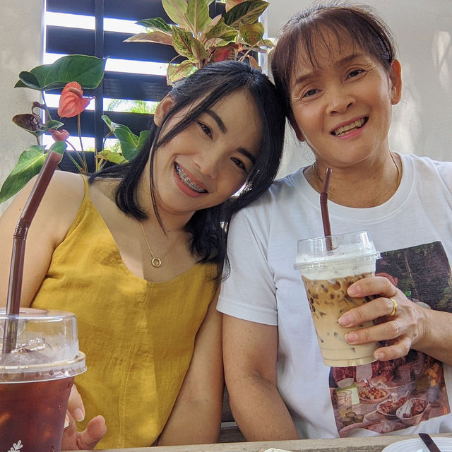 Bellis cafe ~ ร้านกาแฟในสวน