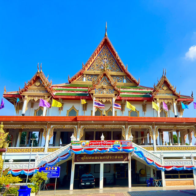 สักการะสิ่งศักดิ์สิทธิ์วัดราษฎร์ศรัทธา