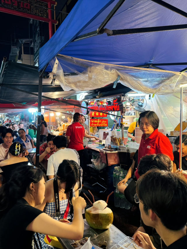 探訪曼谷唐人街·夜晚的美食與活力 🌃🍜