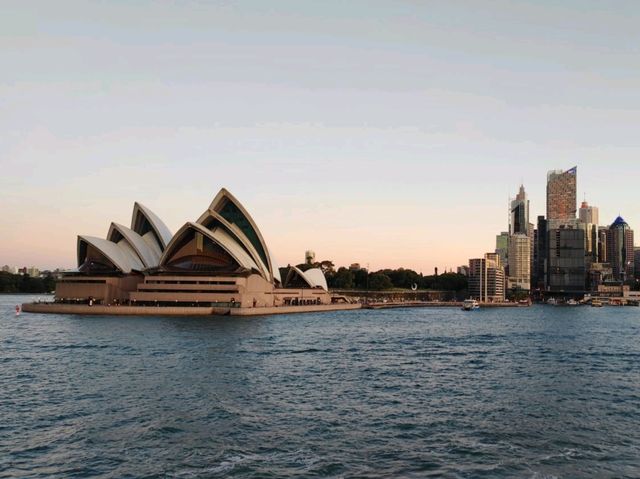ล่องเรือ ชม Sydney Opera House and Sydney City