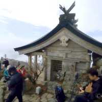 【愛媛県】西日本最高峰の霊峰！スリルと興奮とため息の石槌山紅葉登山