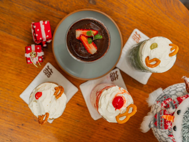 HOHIHO cafe ธีมคริสต์มาส ภูเก็ต