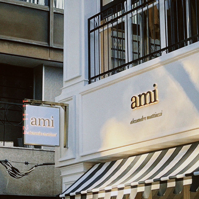 今話題の"Le Café AMI"