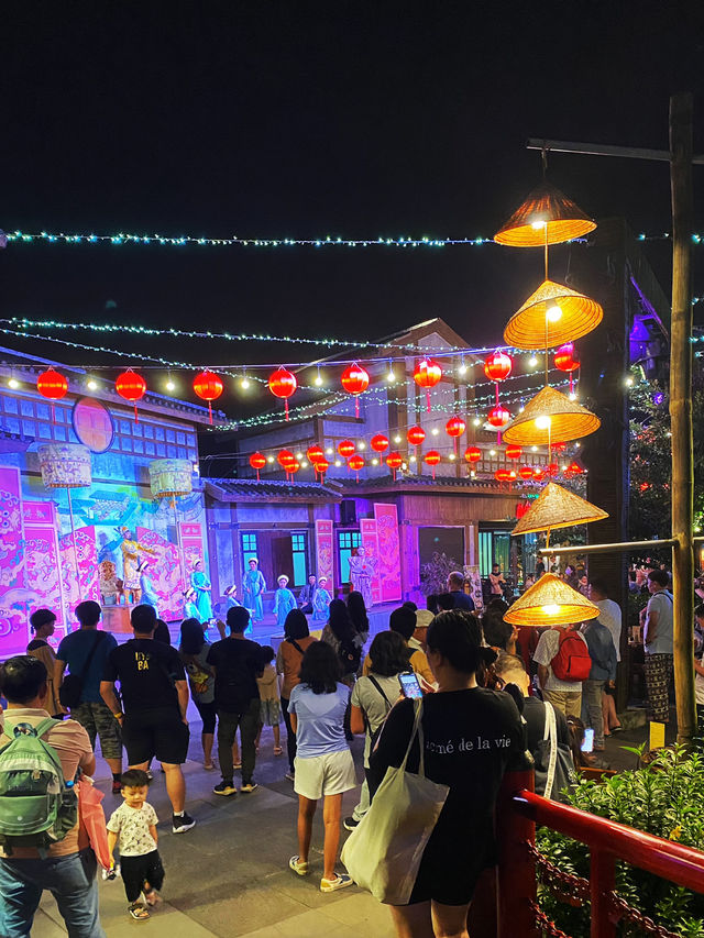 Town fulls of lantern light 🏮