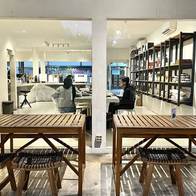 awor.coffee and the showroom