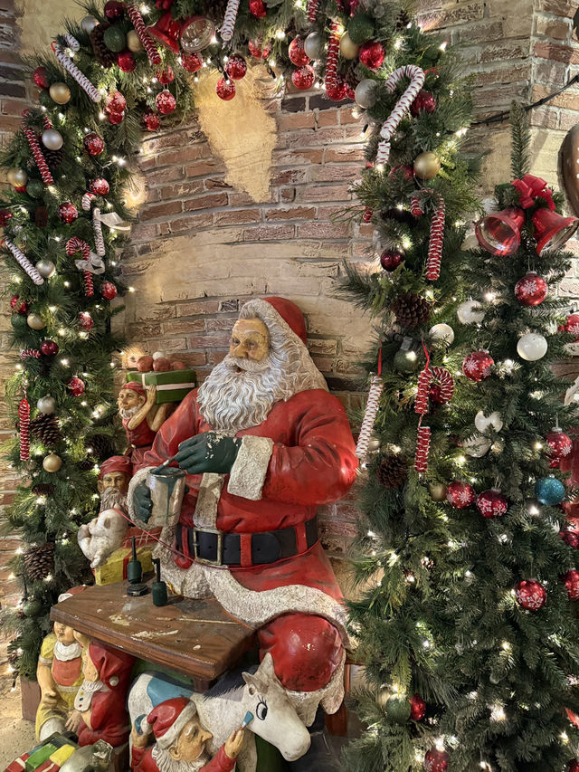 【沖縄県/北谷】一年中クリスマスのお店！？