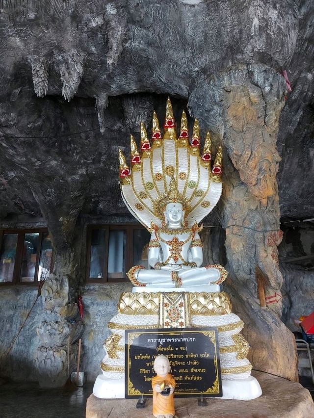 วัดถ้ำเขาเต่า หัวหิน