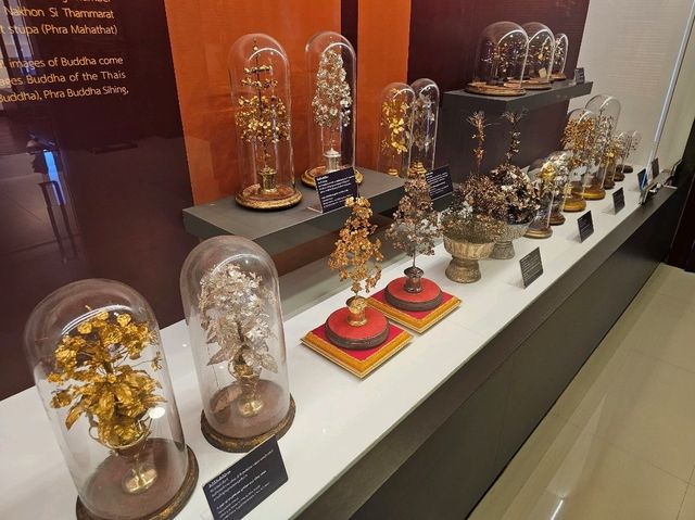 พาชมพิพิธภัณฑสถานแห่งชาติ พระพุทธชินราช 