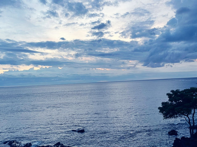 龍目島當地著名景點推薦：Senggigi Beach，適合拍照打卡親子遊。