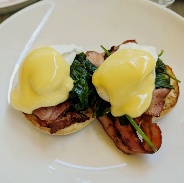Timeless Comfort at The Rocks Cafe