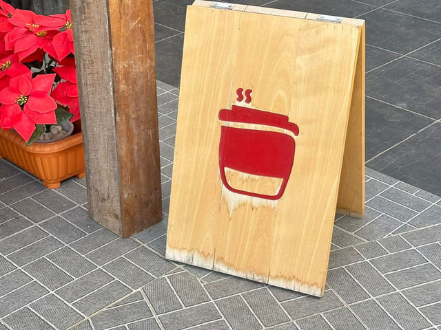 คาเฟ่ Red and Brew 
