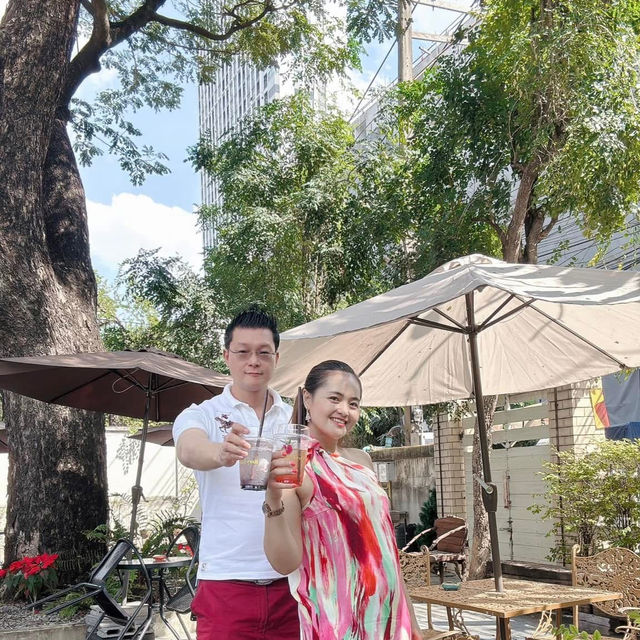 คาเฟ่ร่มรื่นในซอยลาดพร้าว 26 Pet Friendly 