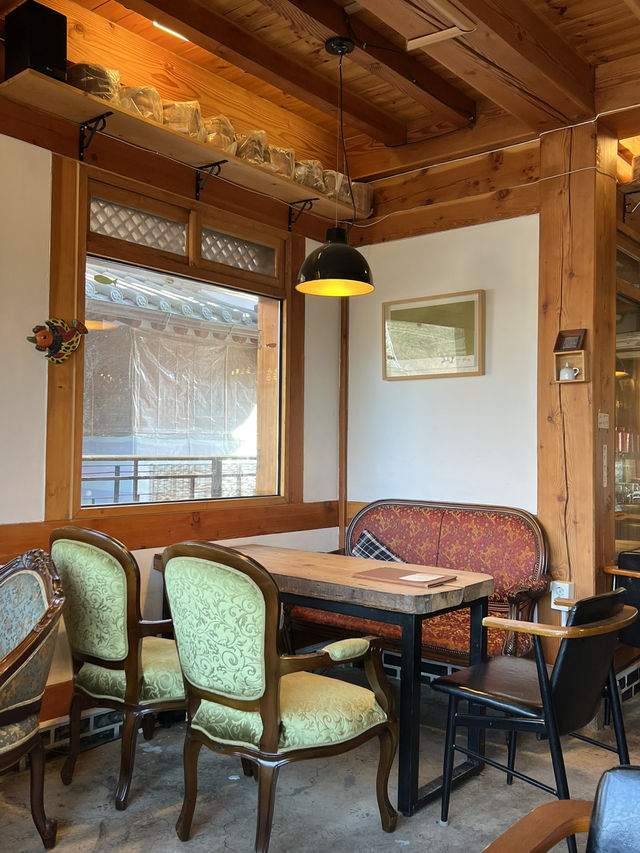 恩平韓屋村の、韓屋伝統茶菓子店 ミョングムダン