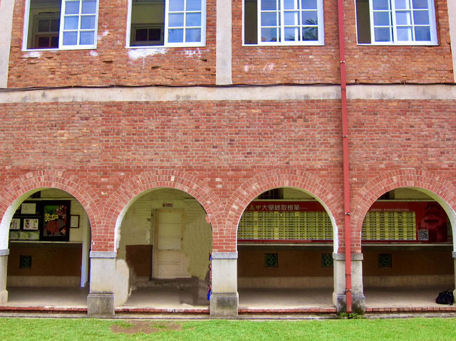 Where Architecture Meets Filmic Nostalgia: Tamkang High School