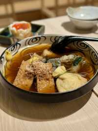 【京都・河原町】旬の海鮮料理と本格炉端焼きを楽しめる「炭と海鮮と串焼きと肴 とっとっと 四条河原町店」