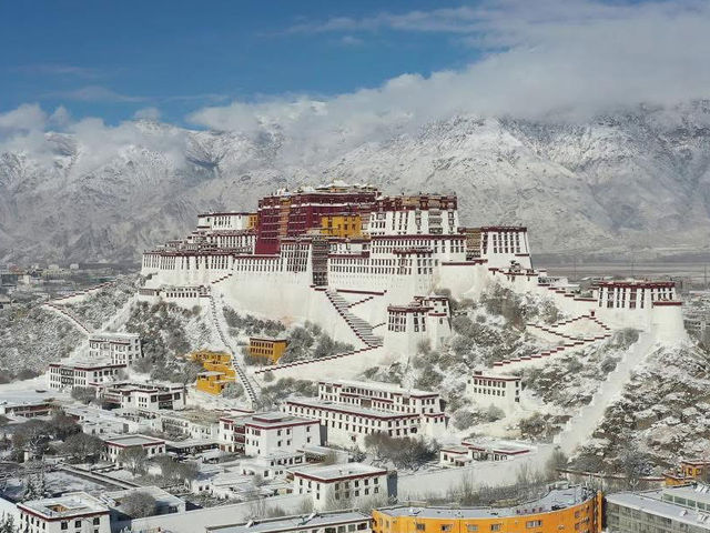 Discover the Magestic Potala Palace in Lhasa, Tibet