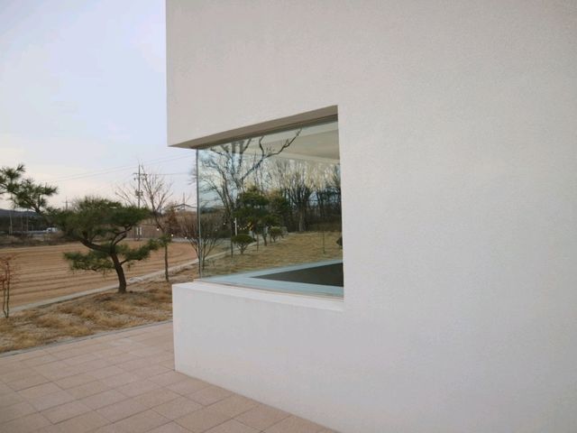 카페 외관과 인테리어가 넘 예쁜 카페우즈