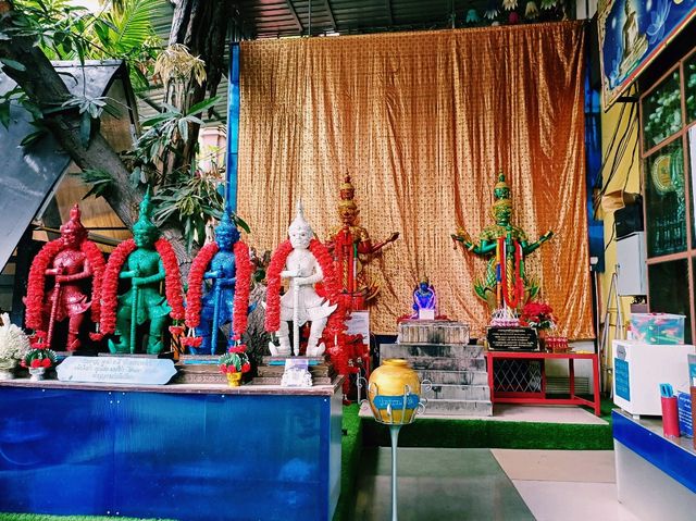 泰國曼谷市中心湄南河畔著名古跡皇家寺廟景點：Wat Pha Si，百年歷史古跡寺廟，適合打卡拍照📸冥想