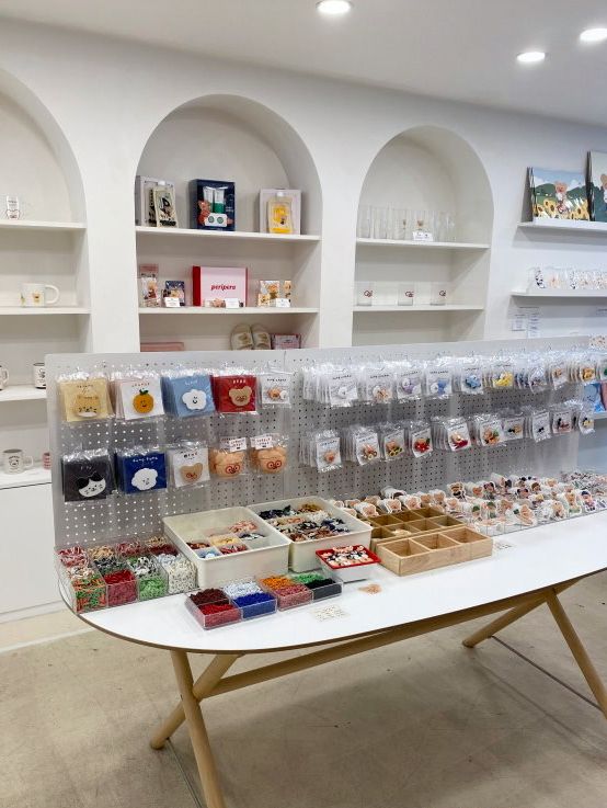 首爾延南洞的萌萌咖啡店——TETEUM！戴著紅框眼鏡的熊熊