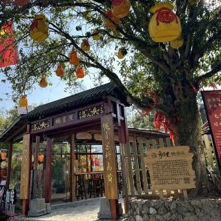 Hidden peaceful garden along your way to Yunshuiyao