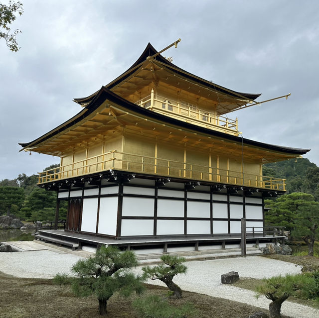 金閣寺的金色夢幻：探索京都的歷史瑰寶
