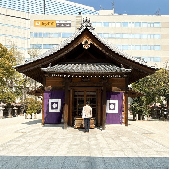 【天神】活気あふれる天神のど真ん中✨神々しい神社✨