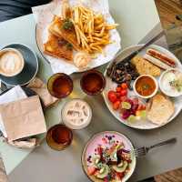 a nice cafe with good food