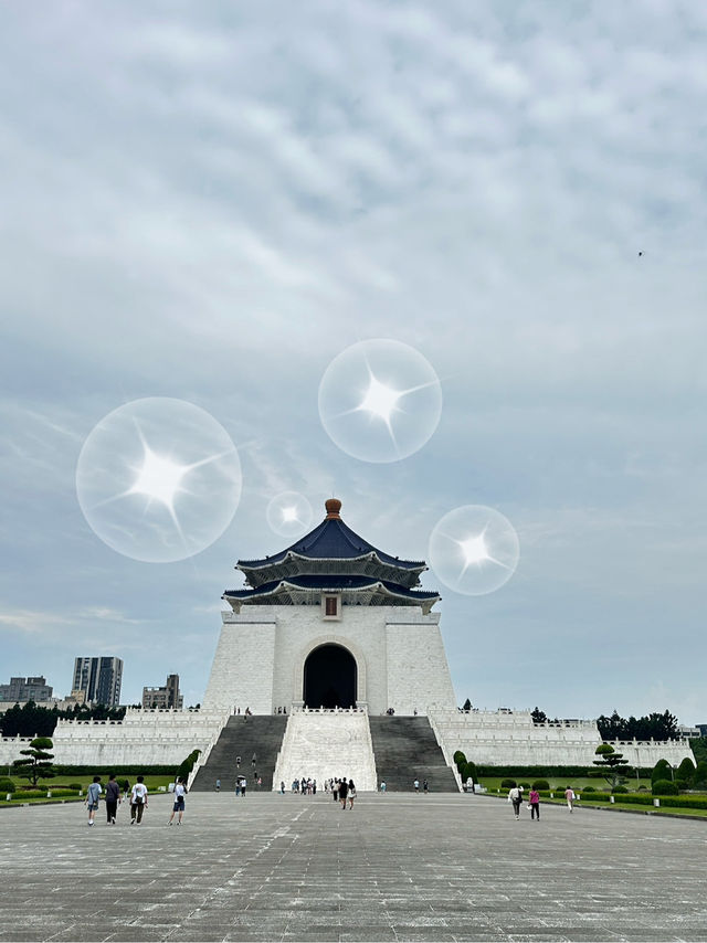 🔎 จุดเช็คอินในไทเป @หอรำลึกเจียงไคเช็ค 🏛️ 🌳✨