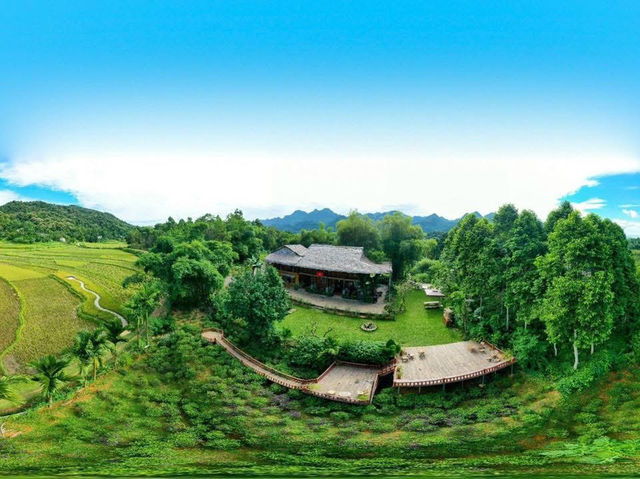 Tắm suối Hoà Bình