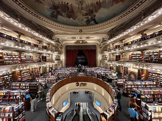 【El Ateneo Grand Splendid】“劇場が本屋になった”空間美に酔いしれる。