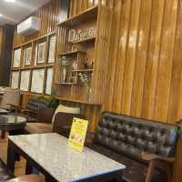 Daisy Cafe คาเฟ่ติดริมถนน บรรยากาศดี 