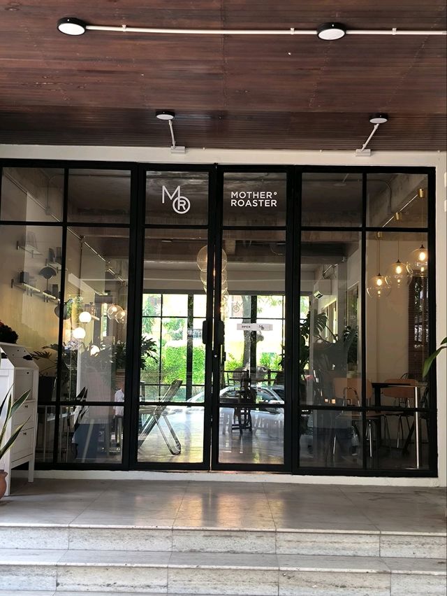 Mother Roaster จิบกาแฟชมวัง