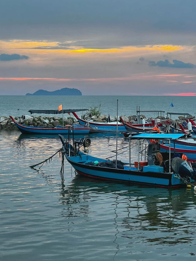 Hidden Sands and Golden Skies: A Spring Evening at Pantai Esen