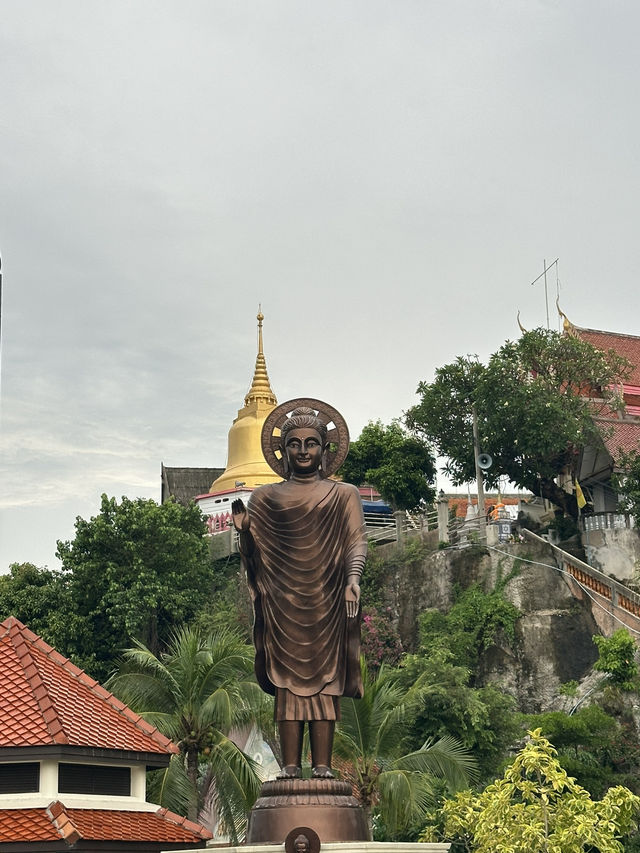 วัดเกาะลอยศรีมหาราชา จังหวัดชลบุรี✨