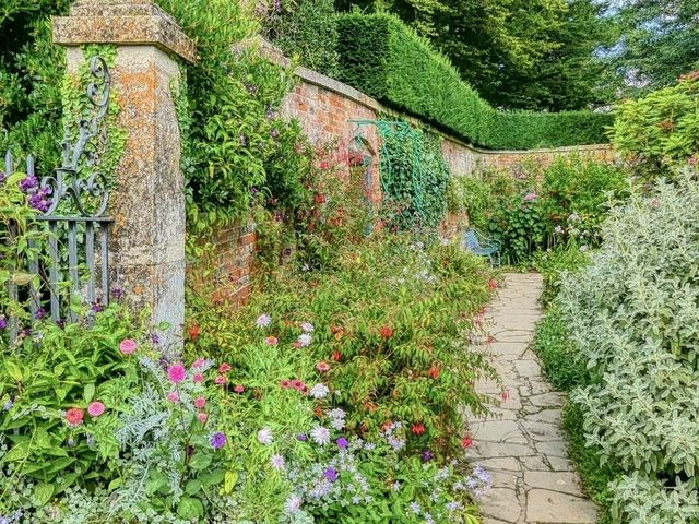 Wandering Through Living Art – My Day at Hidcote Manor Garden