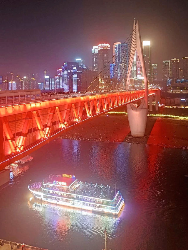 重慶🇨🇳 探索這座城市的日與夜 😍