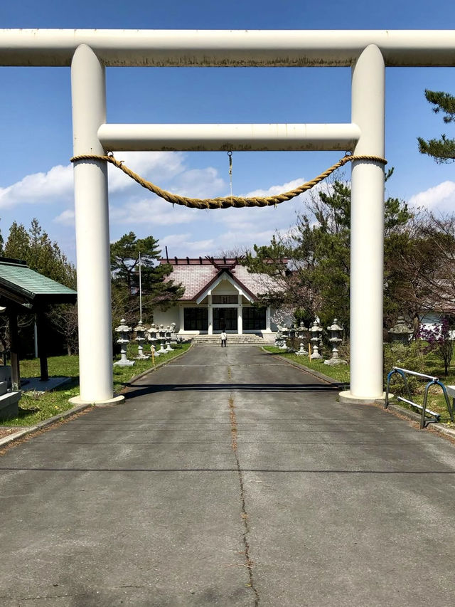 A Peaceful Walk Around Lake Tōya – Shrines, Cruises & Lakefront Feasts