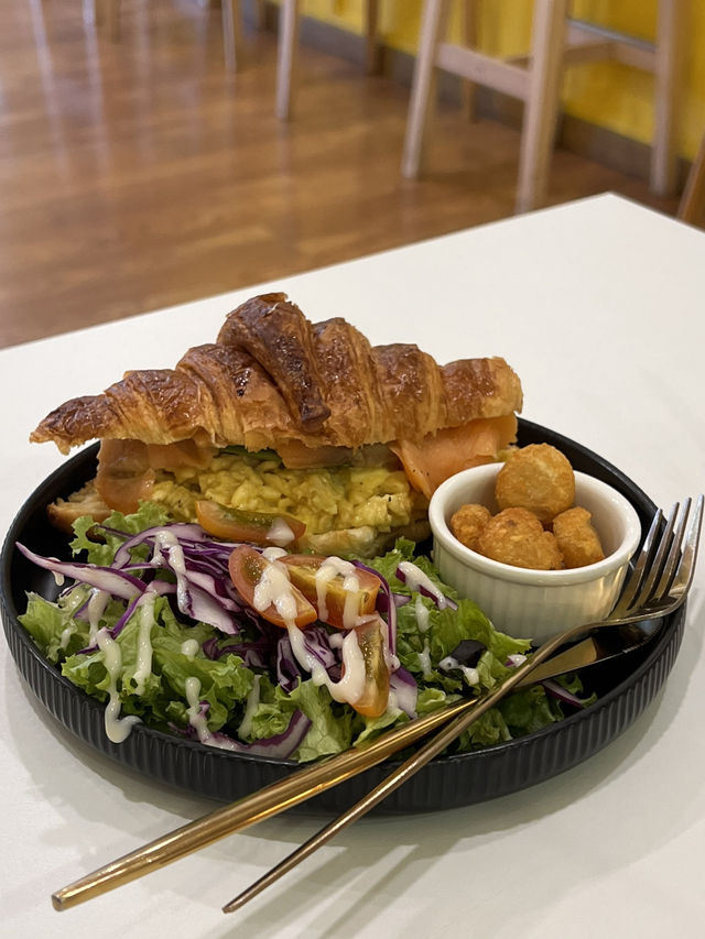 Woke Up Early Just for This Breakfast — Worth Every Bite!