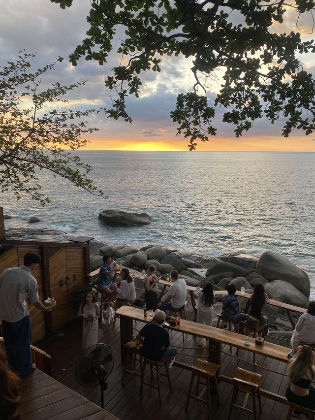 ✨ The Commune Terrace & Bar 