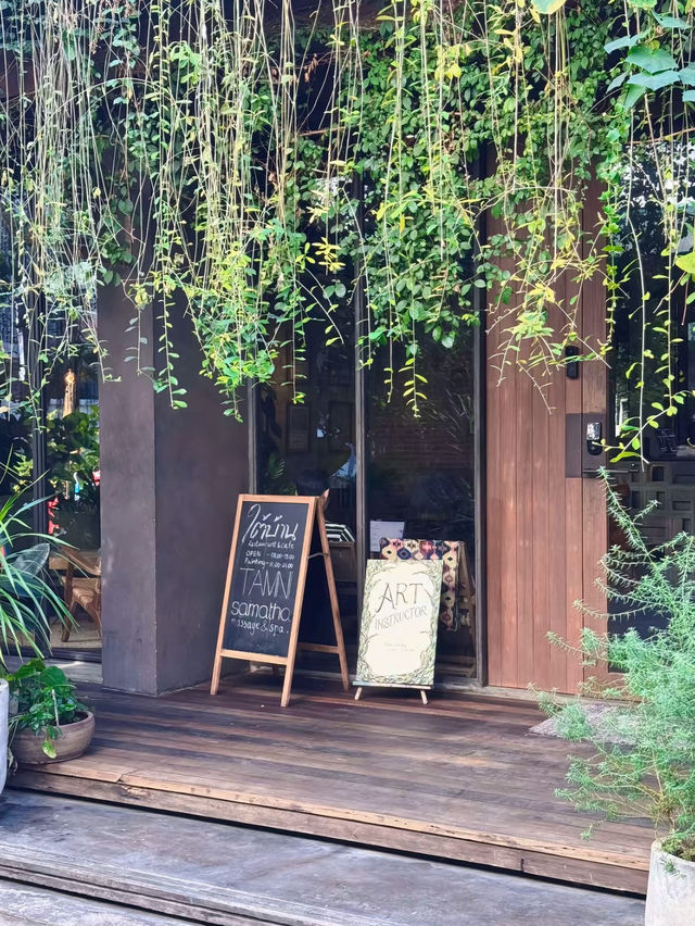 รีวิว “ใต้บ้าน” คาเฟ่โฮมมี่ย่านหัวลำโพง