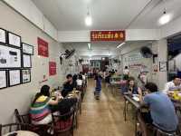 Bangkok’s Pork Noodle Gem: Rung Rueang Delivers Big on Flavor