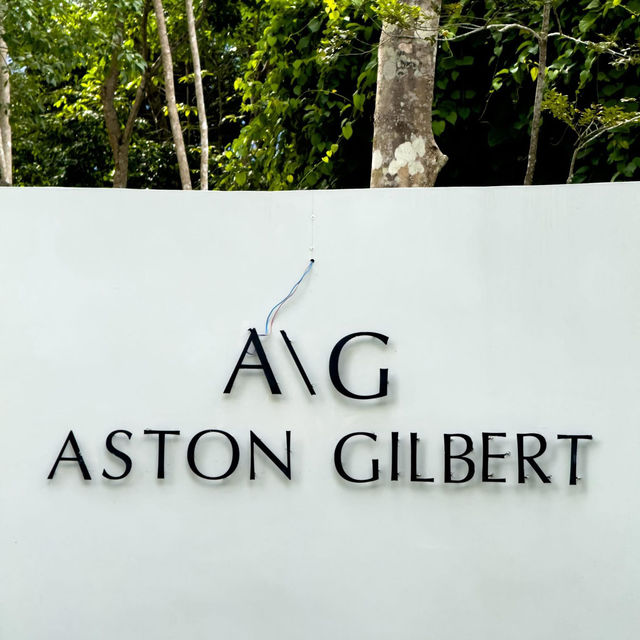 🌿 Aston Gilbert Café – คาเฟ่กระจกล่องหนกลางสวนยาง