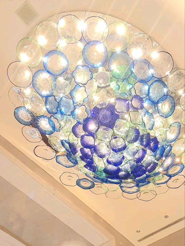 🇮🇩💫 Luxury with a Splash of Art: Discover Raffles Jakarta! 🖼️🌺