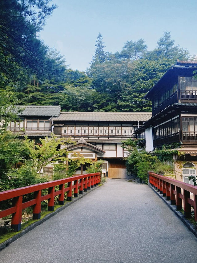 【群馬・四万温泉】レトロと自然が調和する癒しの温泉街へ